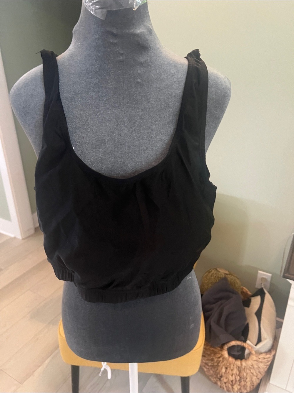 Women's Black Scoop Neck Crop Tank Top